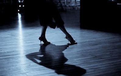Las bases del tango argentino: el ocho adelante